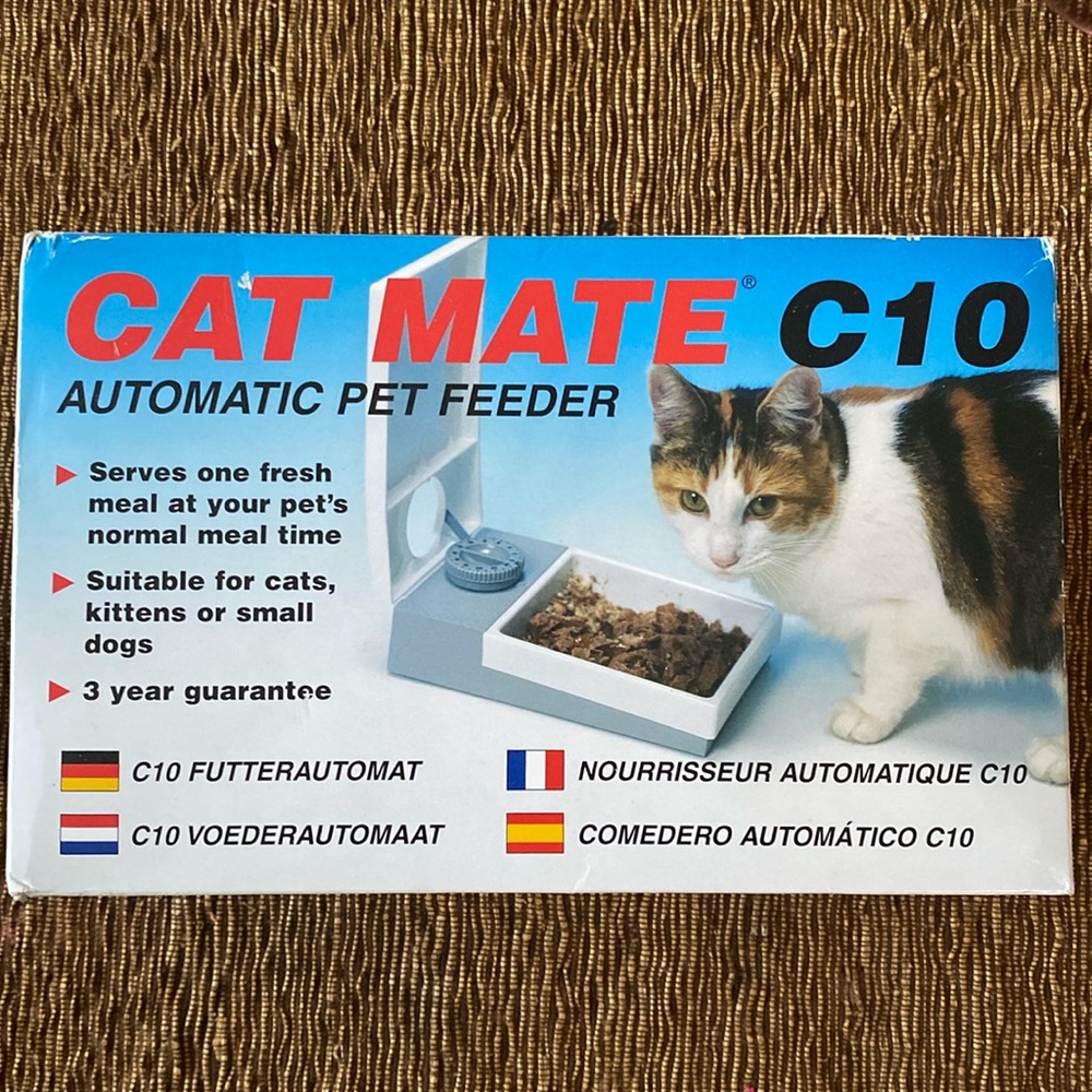 Automatic pet feeder..Cat mate c 10 ..New